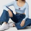 Tommy Jeans Cropped Longsleeve Mit Label-Patch Modell 'CROP RIB CENTER BADGE' - Hellblau