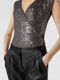 Swing Body Mit Paillettenbesatz - Silber -Kendall & Kylie Shop 8d432h9h891j8hi96pb4aiae8t5lakhjakoj8gai8p33cdqi8984kgpmah84md2ea0o4icqaaorj2j2f8p3j6p9k6lij6p356oo6acpkclij6e36c4s32dr169i3ap1jc4qjap8