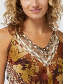 Guess Crop Top Aus Satin Modell 'Rena' - Hellbraun -Kendall & Kylie Shop 94oj0gakap2j8iq99ta4ecq26555ce2c8d554c219p734i9la514cji39d2kacpi9l5k2c9kap3k2laca93j8chjchhjicj2cosjiohk6dimao9ocos3cpb674q6copi65h38oo