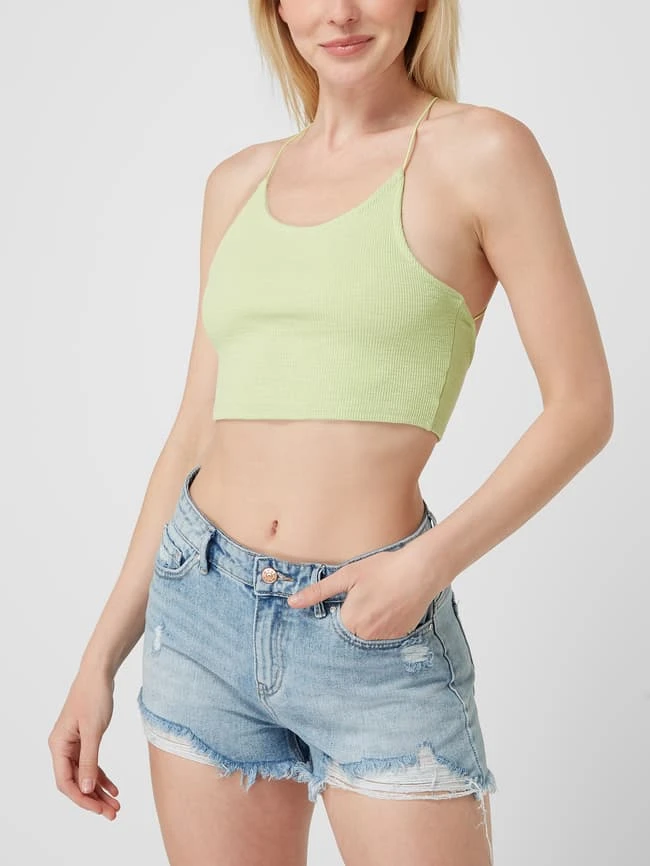 Only Crop Top Mit Gekreuzten Spaghettiträgern Modell 'Jade' - Grün 4 Only Crop Top Mit Gekreuzten Spaghettiträgern Modell 'Jade' - Grün – Bild 4