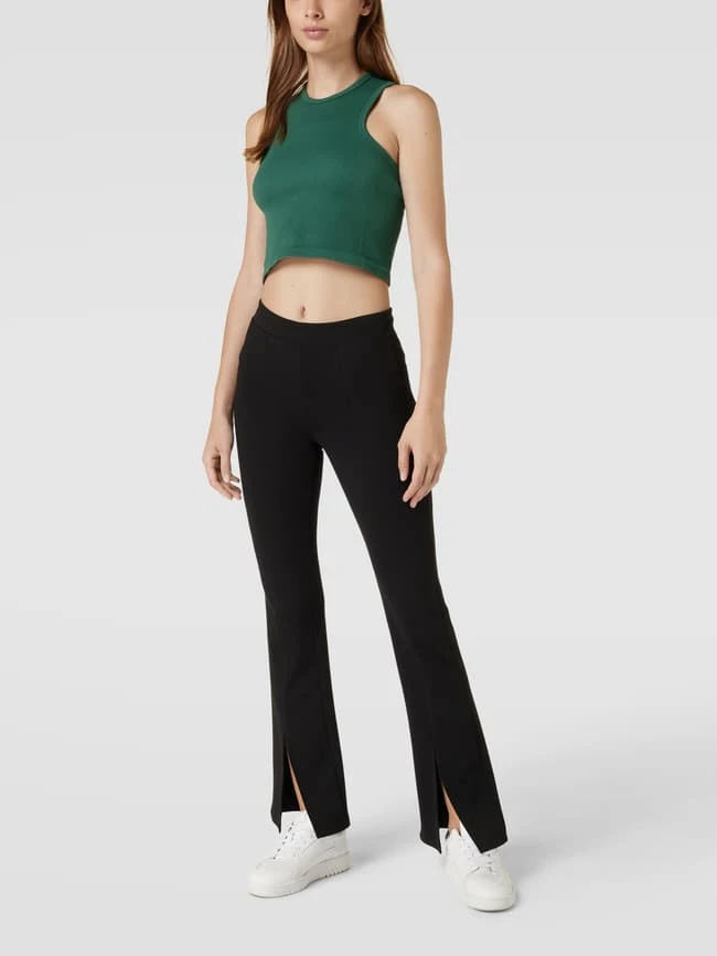 Only Crop Top In Ripp-Optik - Dunkelgrün 1 Only Crop Top In Ripp-Optik - Dunkelgrün