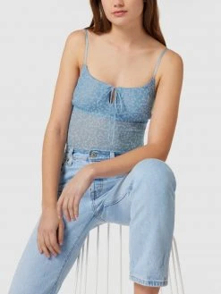 REVIEW Body Mit Floralem Muster - Himmelblau -Kendall & Kylie Shop ah3kudil6ta44hal8d958k9o7573alih6op4gjq86h232e9n69al4kaca92k6cad8d4l2j9j64q56hqj853mcphlcgs64cpi74s62c1kcgr32ob2coo68c336kqm6e1gc5ijgco