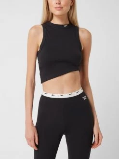 Reebok Active Crop Top Mit Logo - Schwarz -Kendall & Kylie Shop ap2j0ja18d254iqj95838h2k6d844gijap74gjae918j4gi49ko30i1o9ta30dq3ah34gdae755koj276so3icr46dh38chg6ss38phk75j32o9o71i68pho6ks3icj271hjcoo